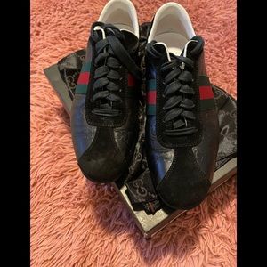 Gucci sneakers! Traditional look!